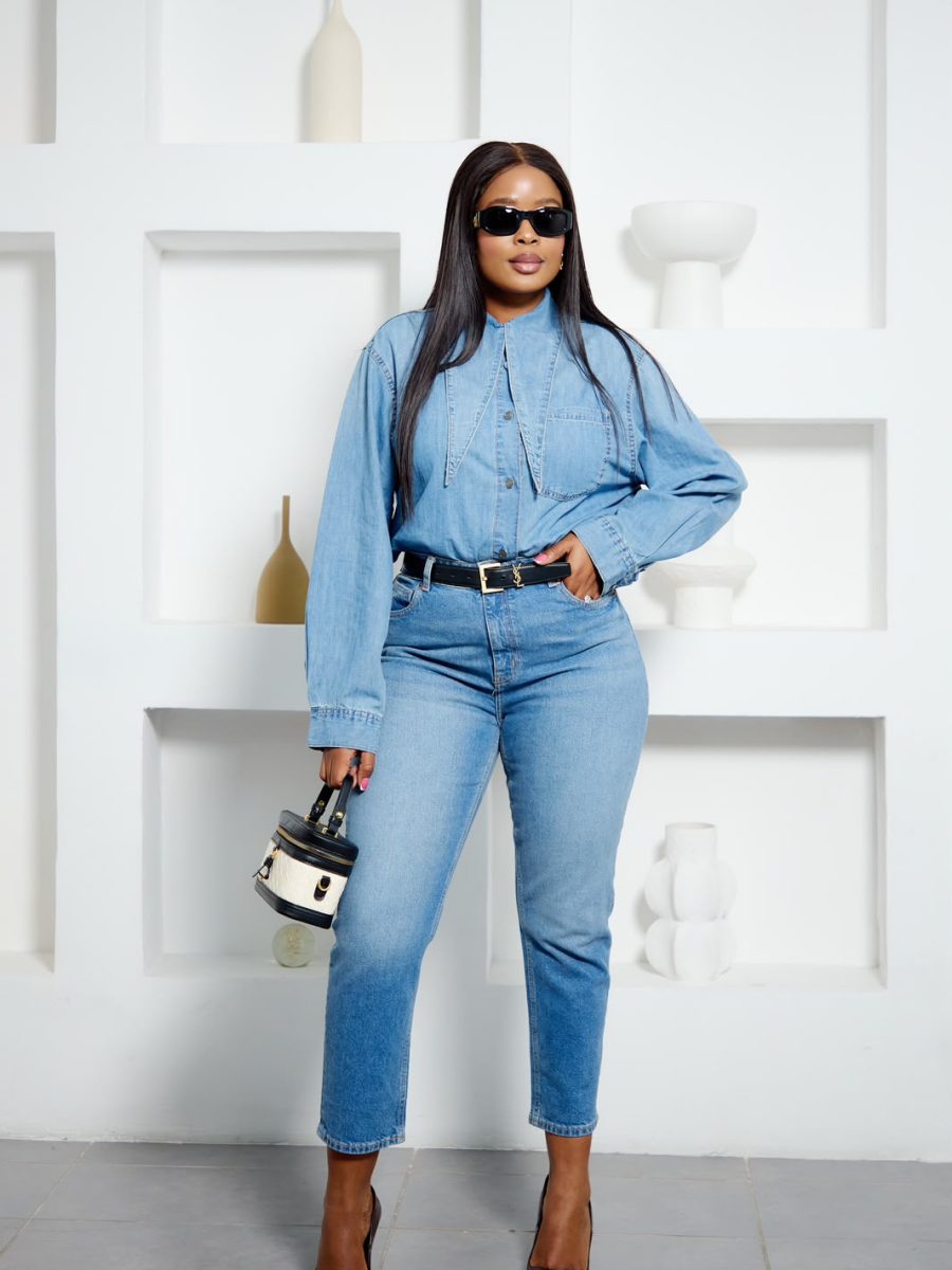 CLASSIC LIGHT WASH MOM JEANS